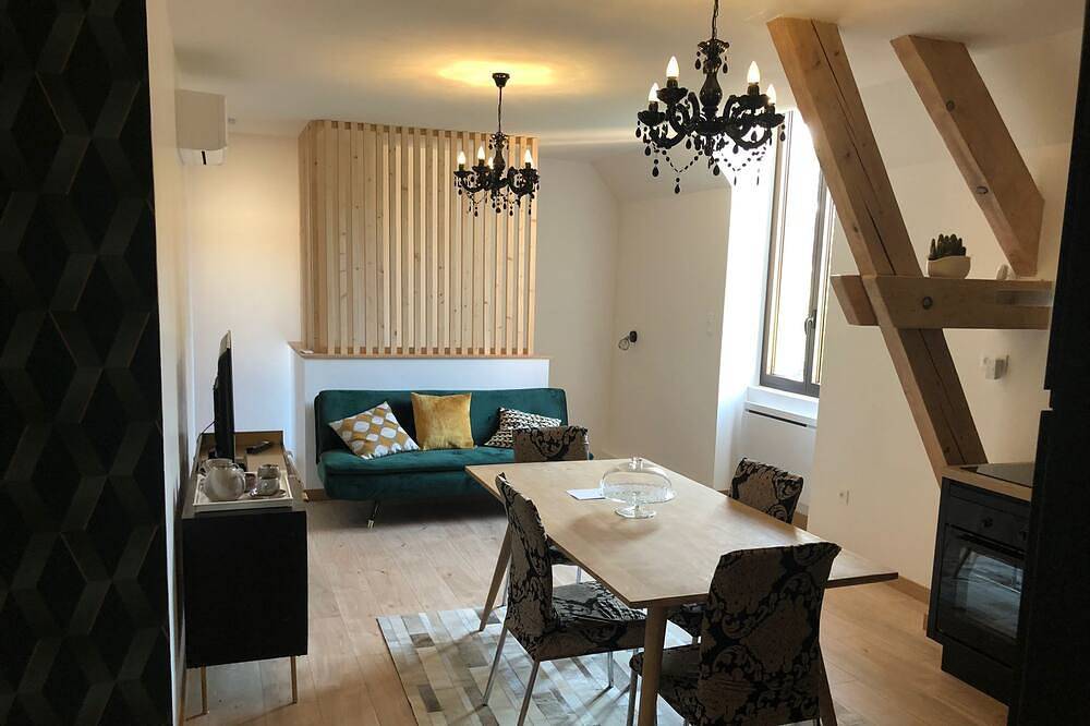 Bedroom with bathroom - Chateau du Mouillat in Saint-Clair-de-la-Tour, La Tour-du-Pin und Umgebung