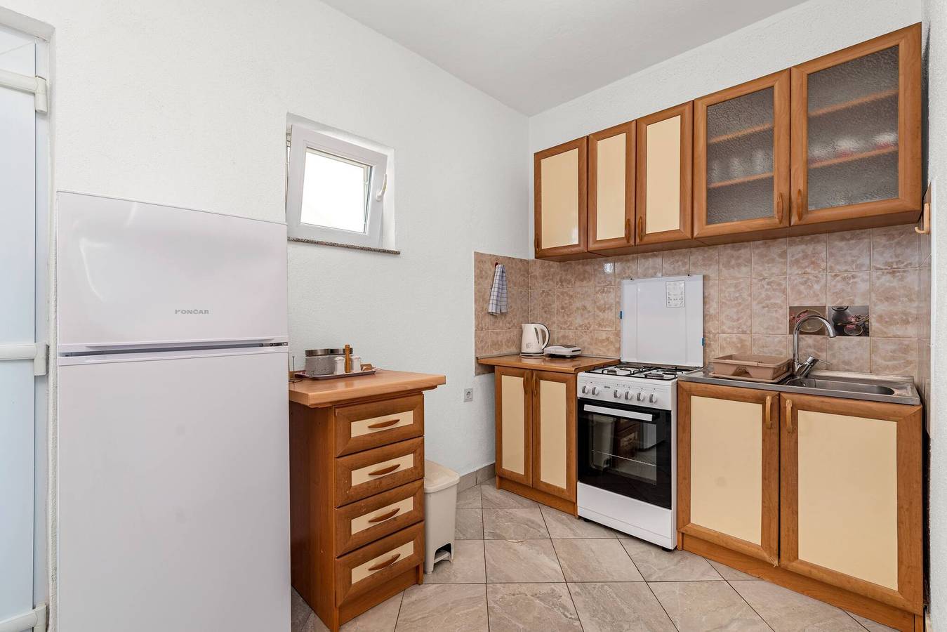 Cijeli apartman, Apartment Lara - two bedroom apartment in nudistička plaža Plitka Punta, Tribunj