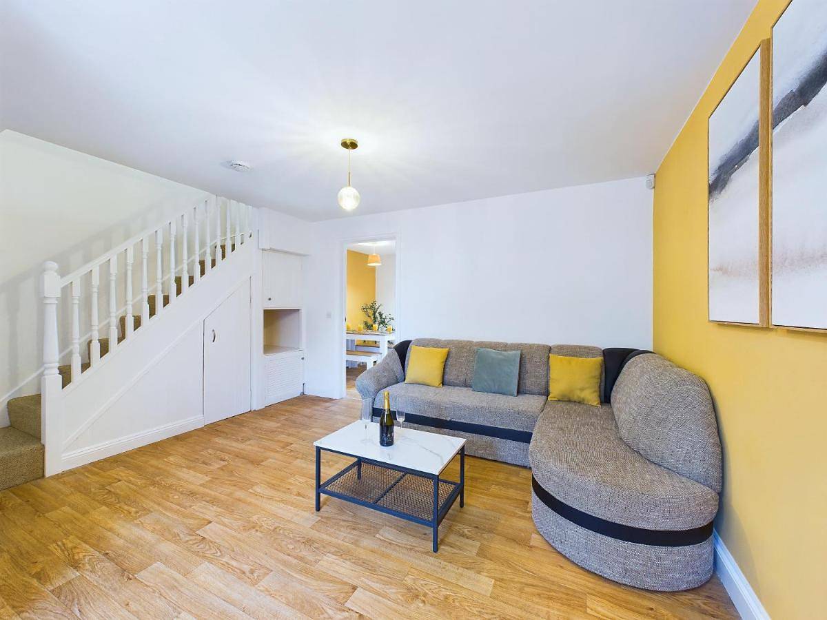 Newquay Beach House by Signature Stays - Parking - Modern - Coastal in Newquay, Cornwall