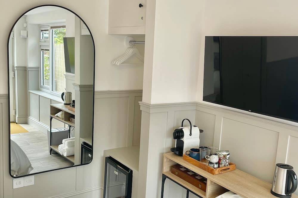 Entire apartment, Newly refurbished: The Cabin at No. 12 in Exeter, Devon