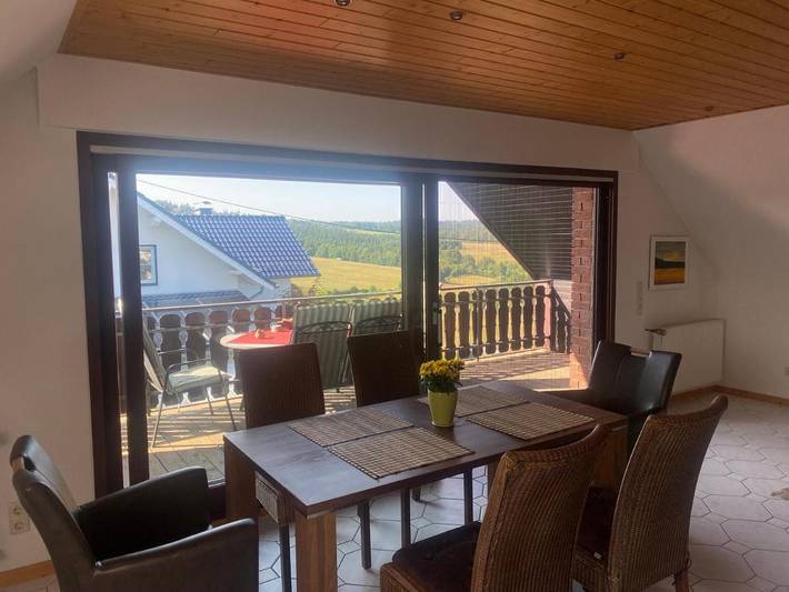 Ferienwohnung für 3 Personen, mit Balkon und Ausblick in Hümmel