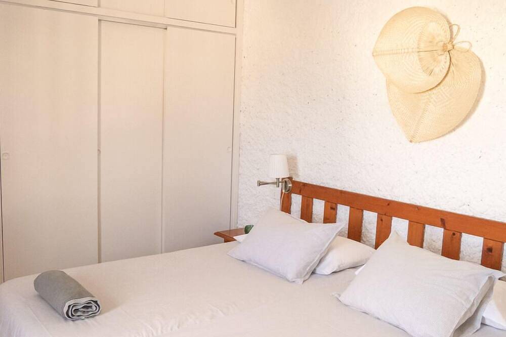 Zentral gelegener Bungalow mit 2 Schlafzimmern, Garten und Privatparkplatz in Corralejo, La Oliva