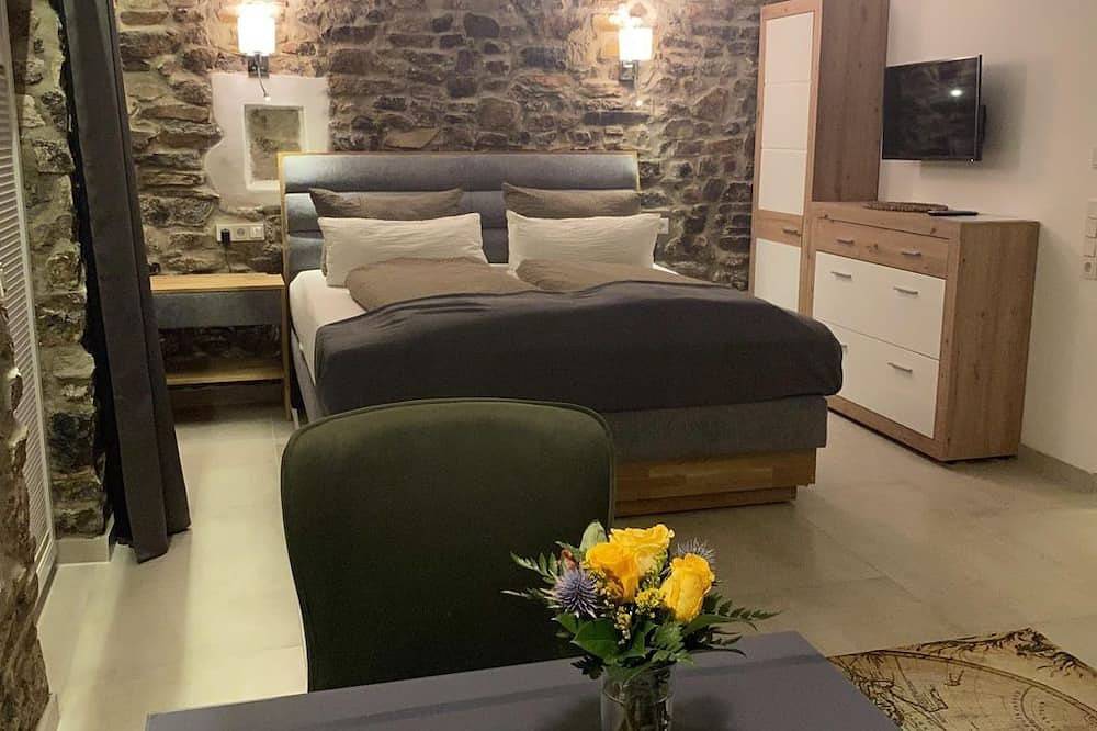 Ganze Wohnung, Appartement Lilie - 2-Bettwohnung - Apartments im Château d'Esprit in Höhr-Grenzhausen, Westerwald