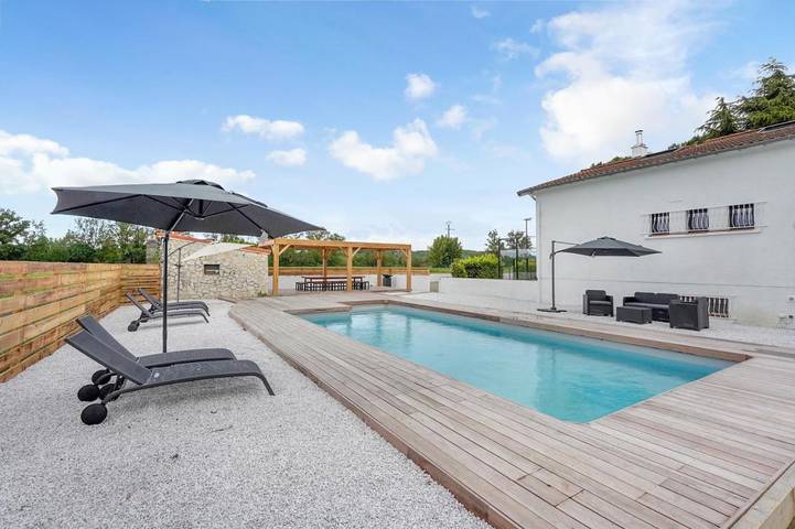 Maison de vacances pour 15 personnes, avec Jacuzzi et Terrasse ainsi que Jardin et Piscine à Saint-Jory