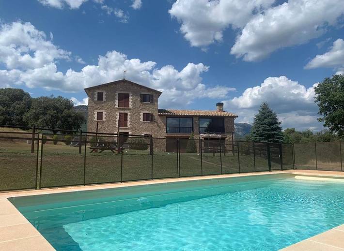 Casa rural para 15 personas, con vistas además de jardín y piscina, Familias con niños en Espunyola