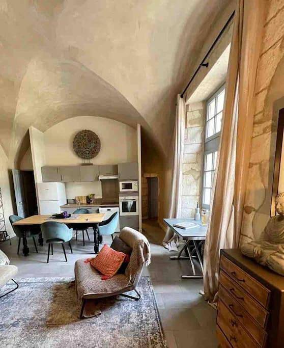 Appartement entier, One-Bedroom Apartment in Lussan, Région de Nîmes
