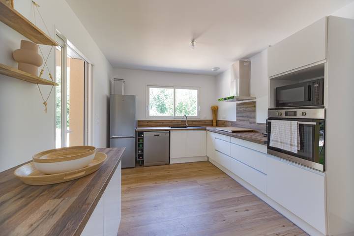 Location de vacances pour 6 personnes, avec jardin ainsi que terrasse et piscine à Berrias-et-Casteljau - 4