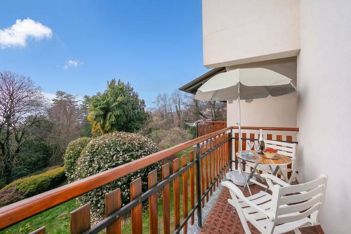 Geheel appartement, La Verbanina 2 - Lake Maggiore Views Duplex for 4 in Ghiffa, Ticino Alpen en Verbano