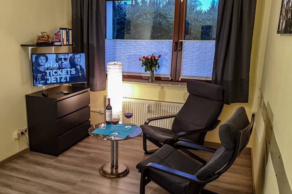 Ganze Wohnung, Schöne Ferienwohnung in zentraler Lage von Wedel(Hamburg) in Wedel, Schleswig-Holstein Binnenland