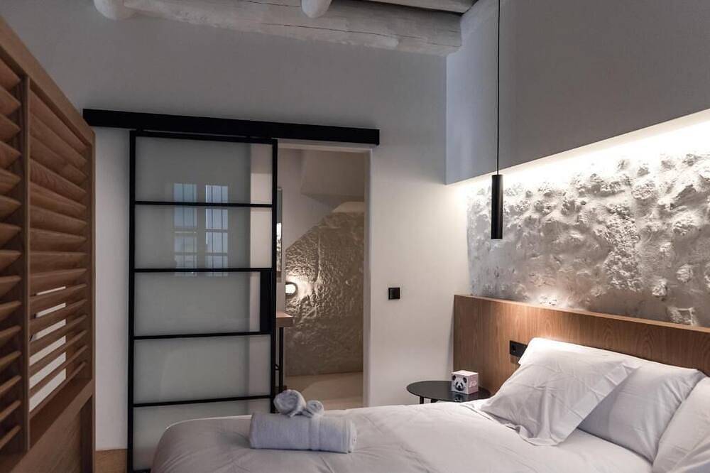 Entire apartment, Houmi Orzán - Apt. Rosalia de Castro in La Coruña, Galician Coast