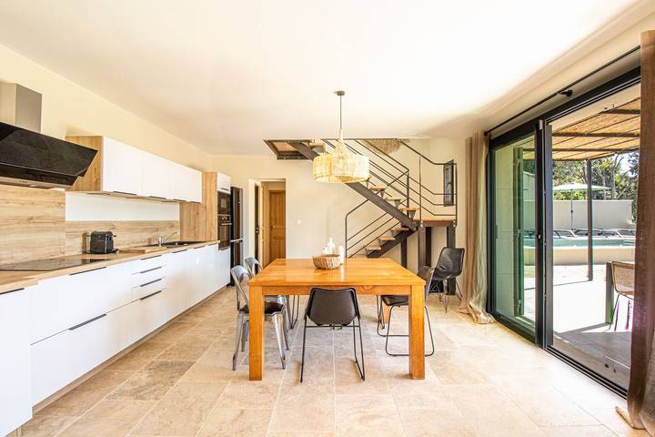 Location de vacances pour 8 personnes, avec terrasse et jardin à Fontvieille - 4