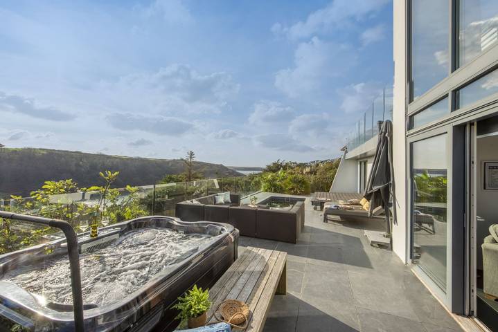 Cottage for 10 people, with Balcony and Garden as well as View in Newquay