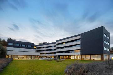 Hôtel pour 2 personnes, avec vue ainsi que jardin et piscine à Pampelune