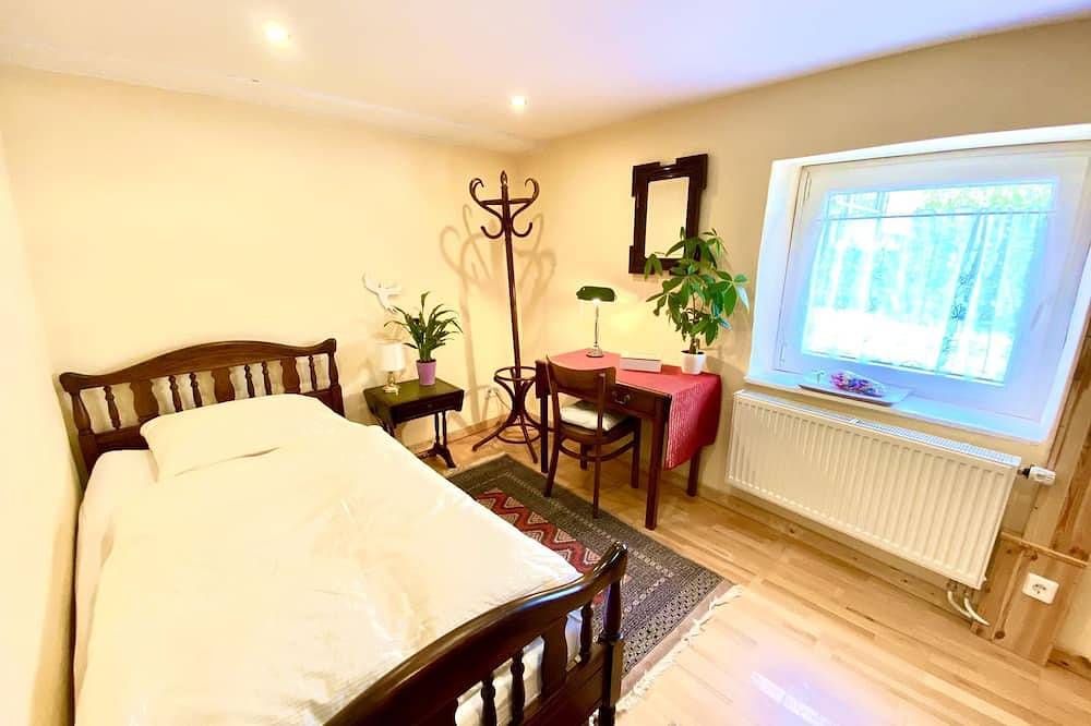 Ganze Wohnung, Einzelzimmer 15 qm, mit eigener Dusche und Etagen-Wc, max. 1 Person in Engen, Hegau