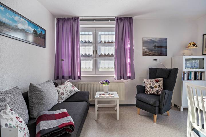 Ganze Wohnung, Ferienwohnung Nordhaus 2 nahe dem Strand mit Gemeinschaftsgarten und Wlan in Duhnen, Cuxhaven