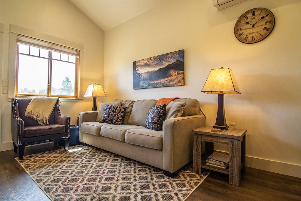 Ganze Wohnung, Perfekte Lage, neu gebaut und gelistet, 1 Block in die Stadt, Killer Aussicht, Haustiere ok. in Sisters, Black Butte Ranch