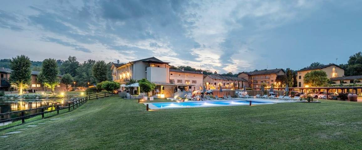 Hôtel pour 2 personnes, avec jardin et jacuzzi ainsi que piscine et sauna à Merone - 3