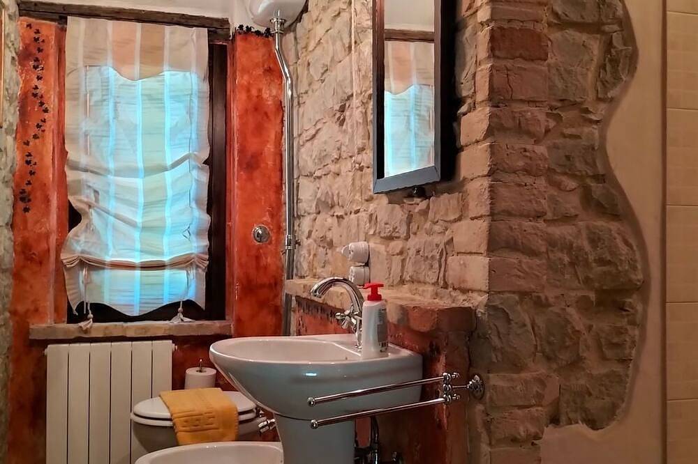 Ganze Wohnung, Große Wohnung mit Blick von den Bergen bis zum Meer in Penna San Giovanni, Macerata Provinz