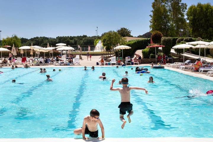 Camping pour 3 personnes, avec jacuzzi ainsi que jardin et piscine à Rome - 4