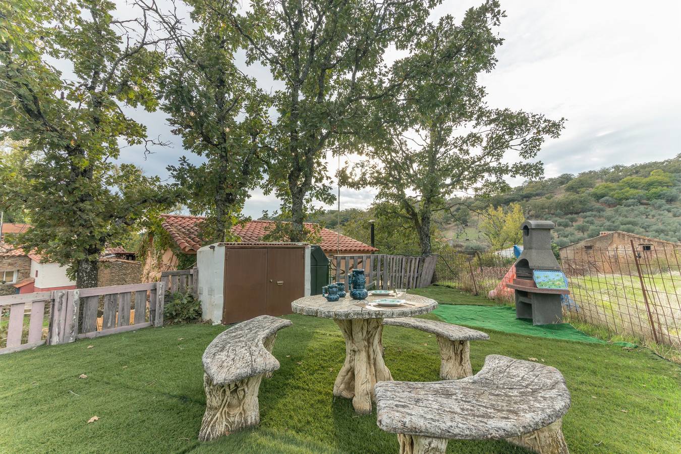 Ferienhaus 'La Casa De Los Bonales' mit Bergblick, privater Terrasse und eigenem Garten in Arroyomolinos de León, Sierra de Aracena y Picos de Aroche