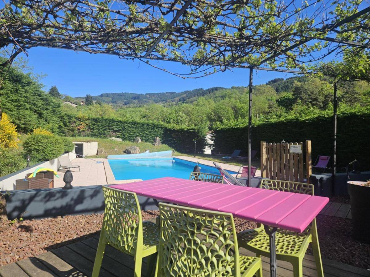 Logis Hôtel Restaurant L'Escapade in Le Crestet, Région de Tournon-sur-Rhône