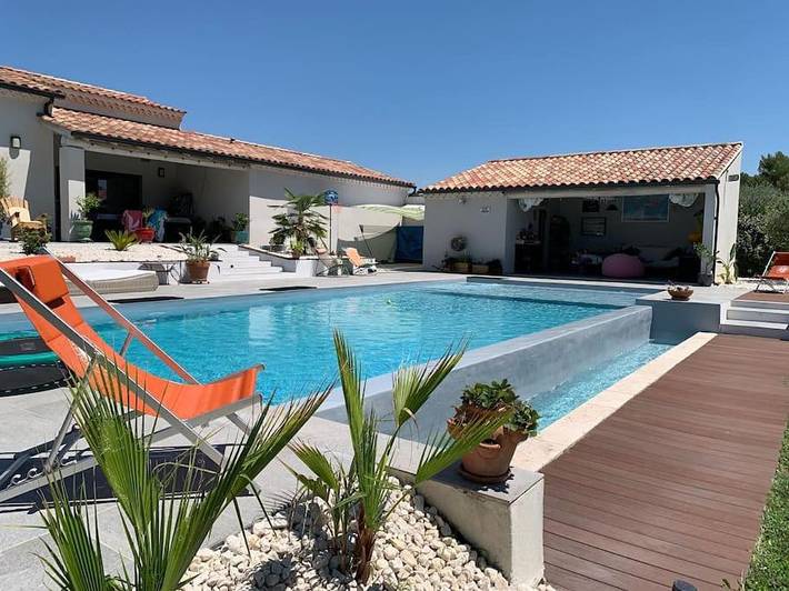 Appartement de vacances pour 4 personnes, avec jardin ainsi que vue et piscine à Carpentras