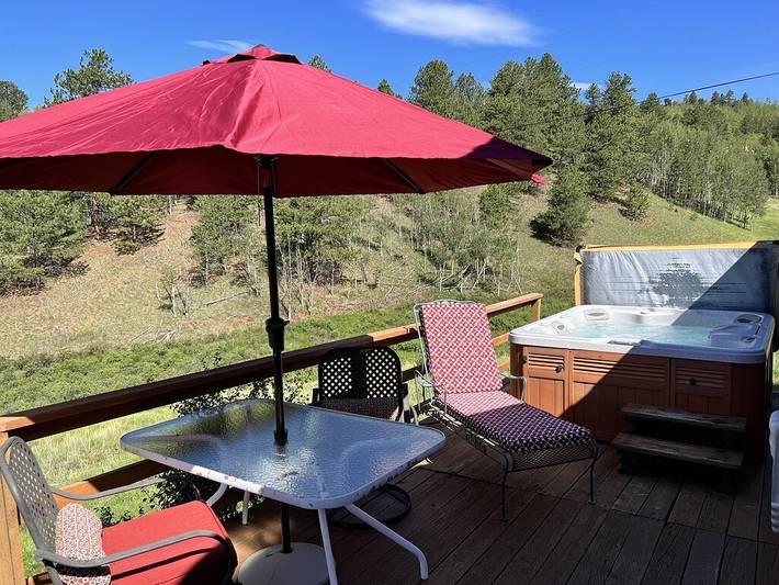 Log cabin for 6 people, with hot tub and terrace as well as yard, with pets in Pikes Peak