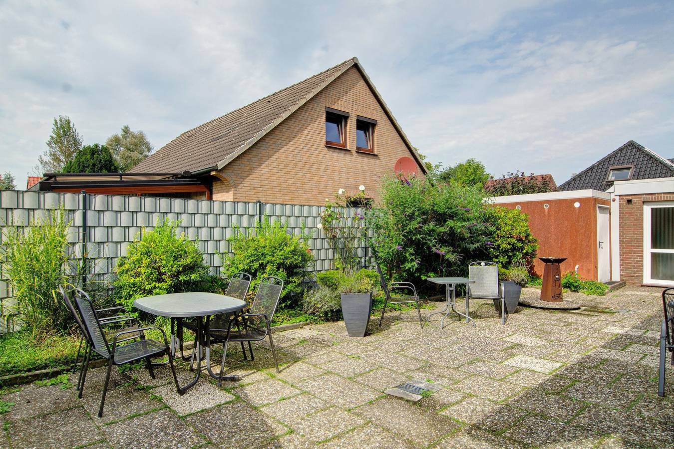 Ganzes Studio, Einzimmerapartment 'Ferienwohnung Goldblume Hooksiel' mit Gemeinschaftsgarten, Balkon und Wlan in Hooksiel, Wangerland