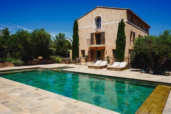 Villa pour 12 personnes, avec Balcon et Jacuzzi ainsi que Jardin et Piscine à Cuers