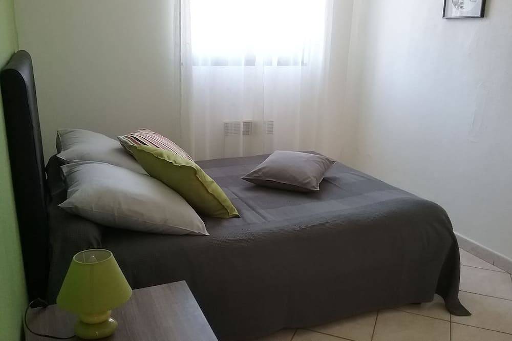 Appartement entier, Appartement rénové de 35m2 entre Bastia et Porto-Vecchio in Prunelli-di-Fiumorbo, Parc naturel régional de Corse