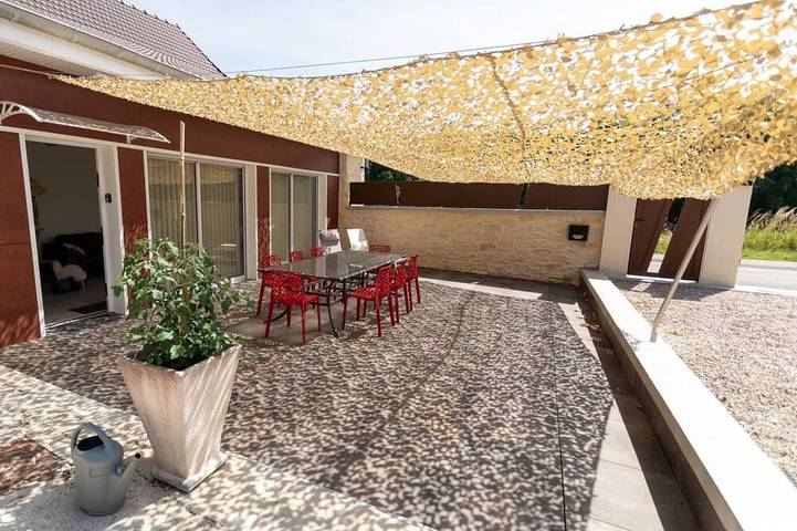 Location de vacances pour 6 personnes, avec jardin à Damery