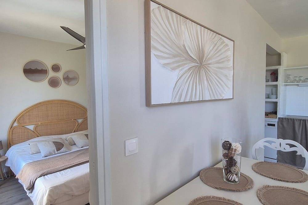 Entire apartment, A l'ombre du clocher - Gîte with heated pool in Calenzana, Calvi region