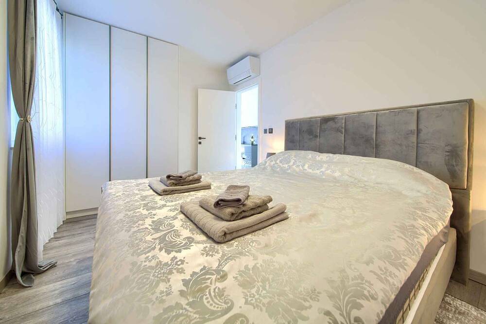 Entire apartment, Holiday Apartment Luxurious Relaxation – Mirna with Pool in Krk Town, Krk