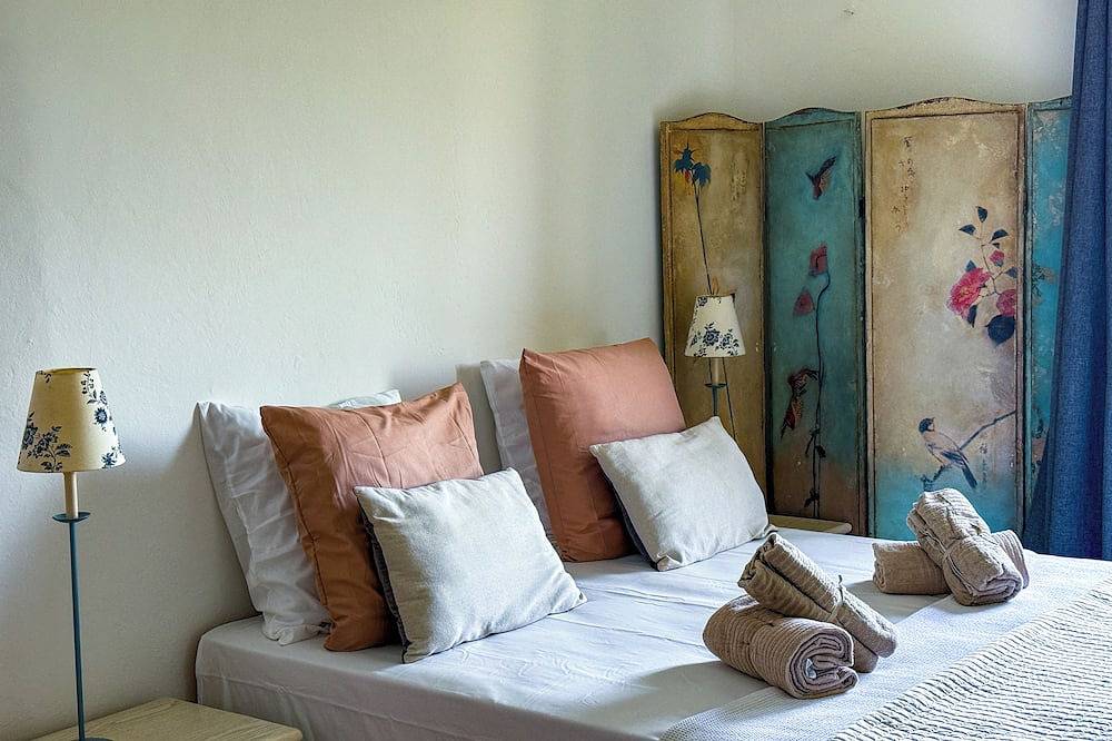 Village house with panoramic view near Gordes in Joucas, Regionaler Naturpark Luberon