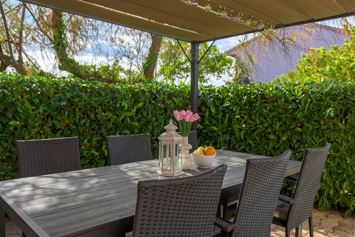 Location de vacances pour 6 personnes, avec terrasse ainsi que piscine et jardin, animaux acceptés à Svetvinčenat - 3