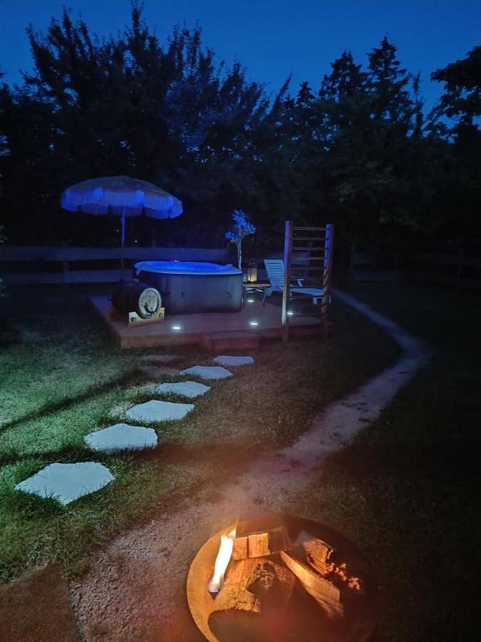 Location de vacances pour 2 personnes, avec jacuzzi ainsi que jardin et terrasse à Boucé - 4