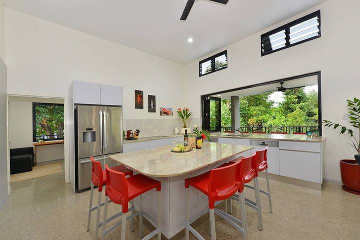 Holiday home for 12 people, with garden and hot tub in Port Douglas