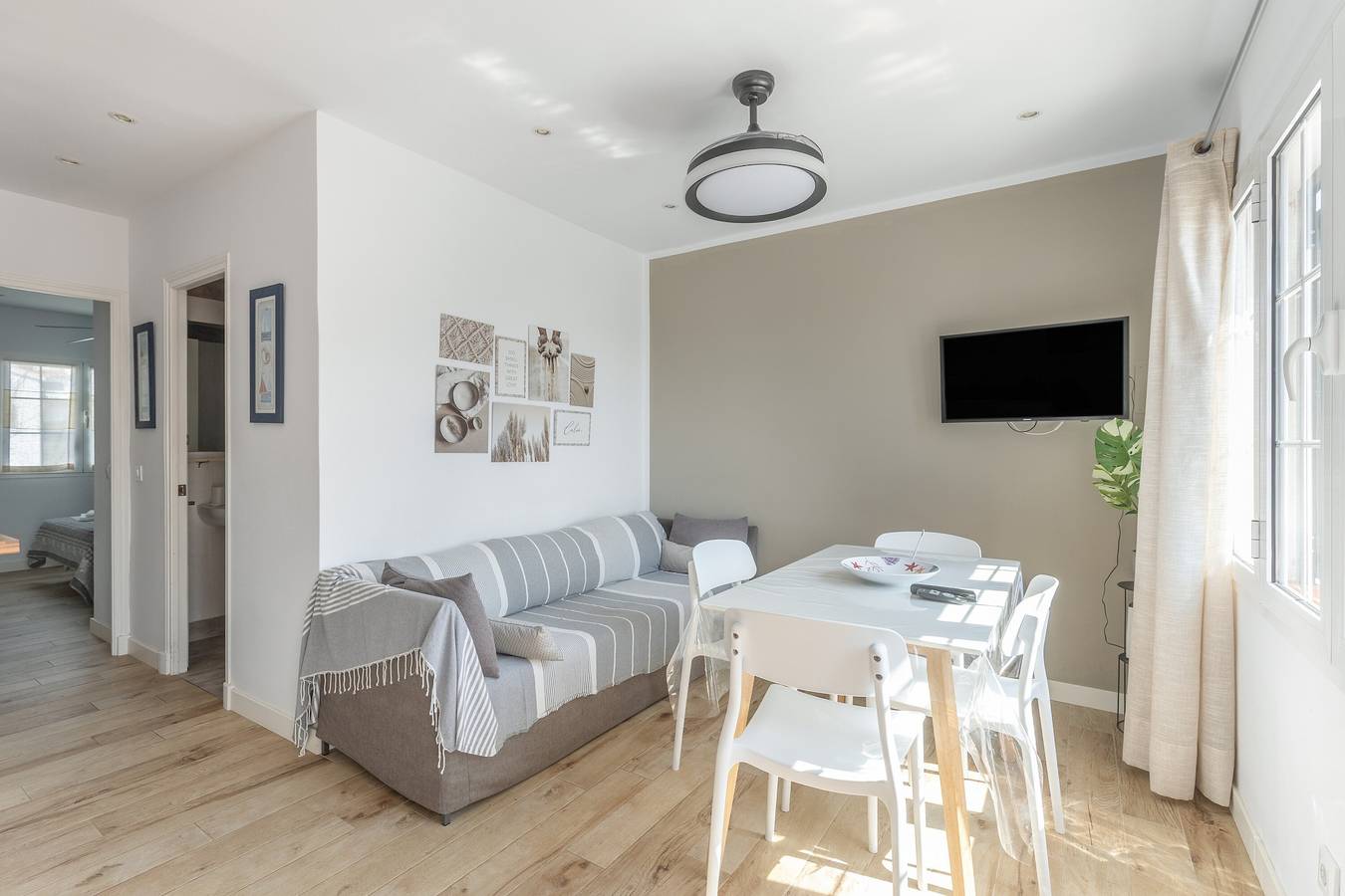 Casa Vacacional 'Giuliana' con Piscina Compartida, Wi-Fi y Aire Acondicionado in Son Bou, Municipio de Alaior