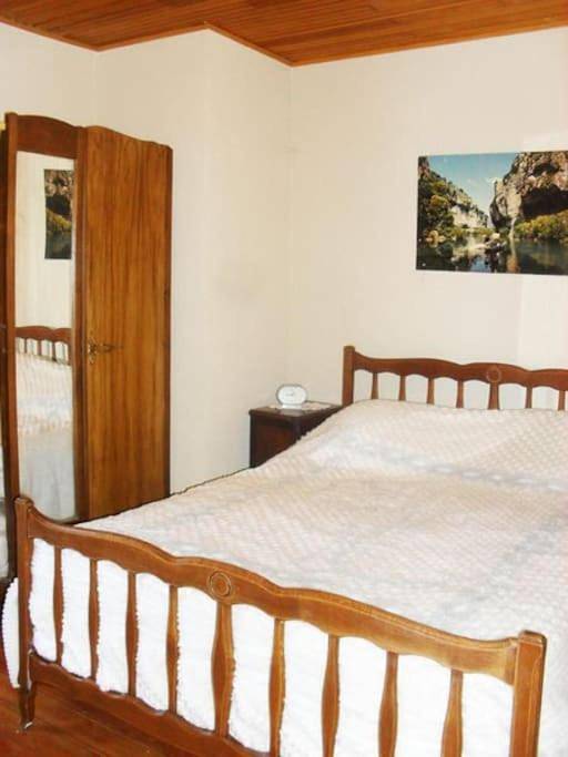 Location de vacances pour 6 personnes, avec vue et jardin à Blassac - 3