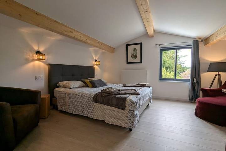 Gîte pour 4 personnes, avec jardin et piscine dans Baignes - 2