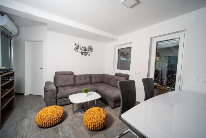 Villa für 9 Personen, mit Garten und Sauna sowie Pool - 1