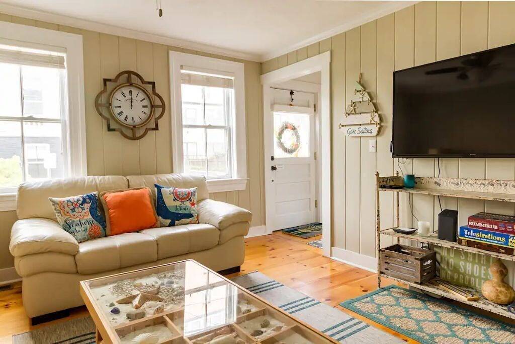 Located close to wedding venues, university, shops and eateries and Newport. in Bristol (RI), Bristol County