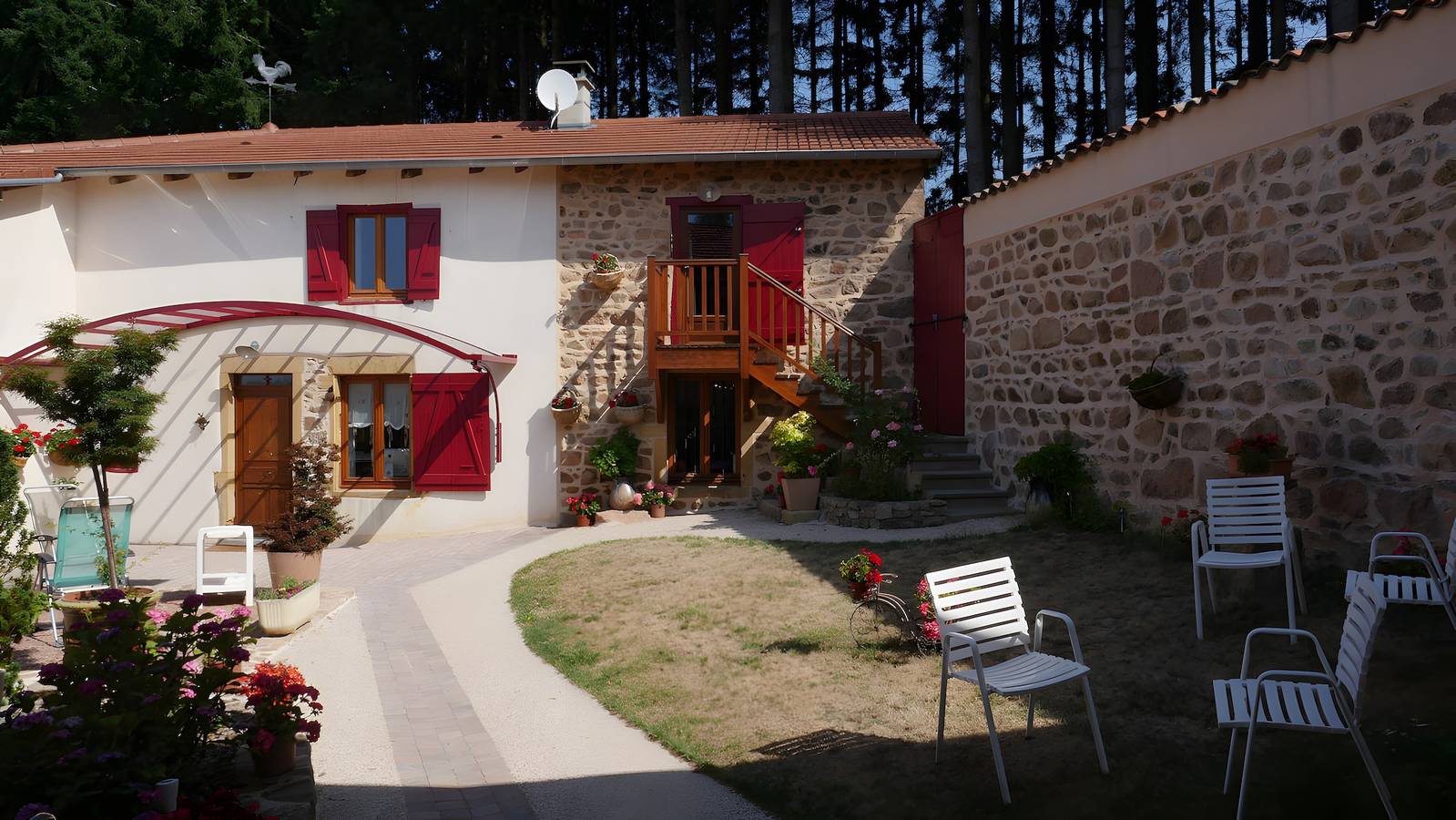 Chambre d’hôtes 'Chambre Le Rouet' avec vue sur la montagne, jardin partagé et Wi-Fi in Thizy-les-Bourgs, Région de Villefranche-sur-Saône