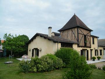 Chambre d’hôte pour 3 personnes, avec piscine ainsi que vue et jardin à Le Pizou