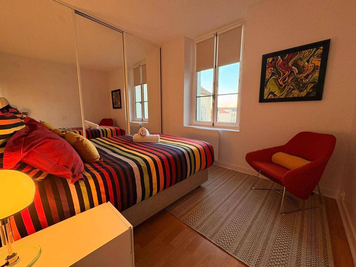 Appartement entier, Anne de Bretagne - Montfort center in Montfort-l'Amaury, Parc naturel régional de la Haute Vallée de Chevreuse
