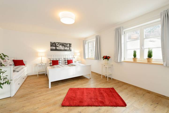 Ferienwohnung für 8 Personen, mit Garten und Ausblick sowie Pool und Terrasse, kinderfreundlich in Rubi - 3