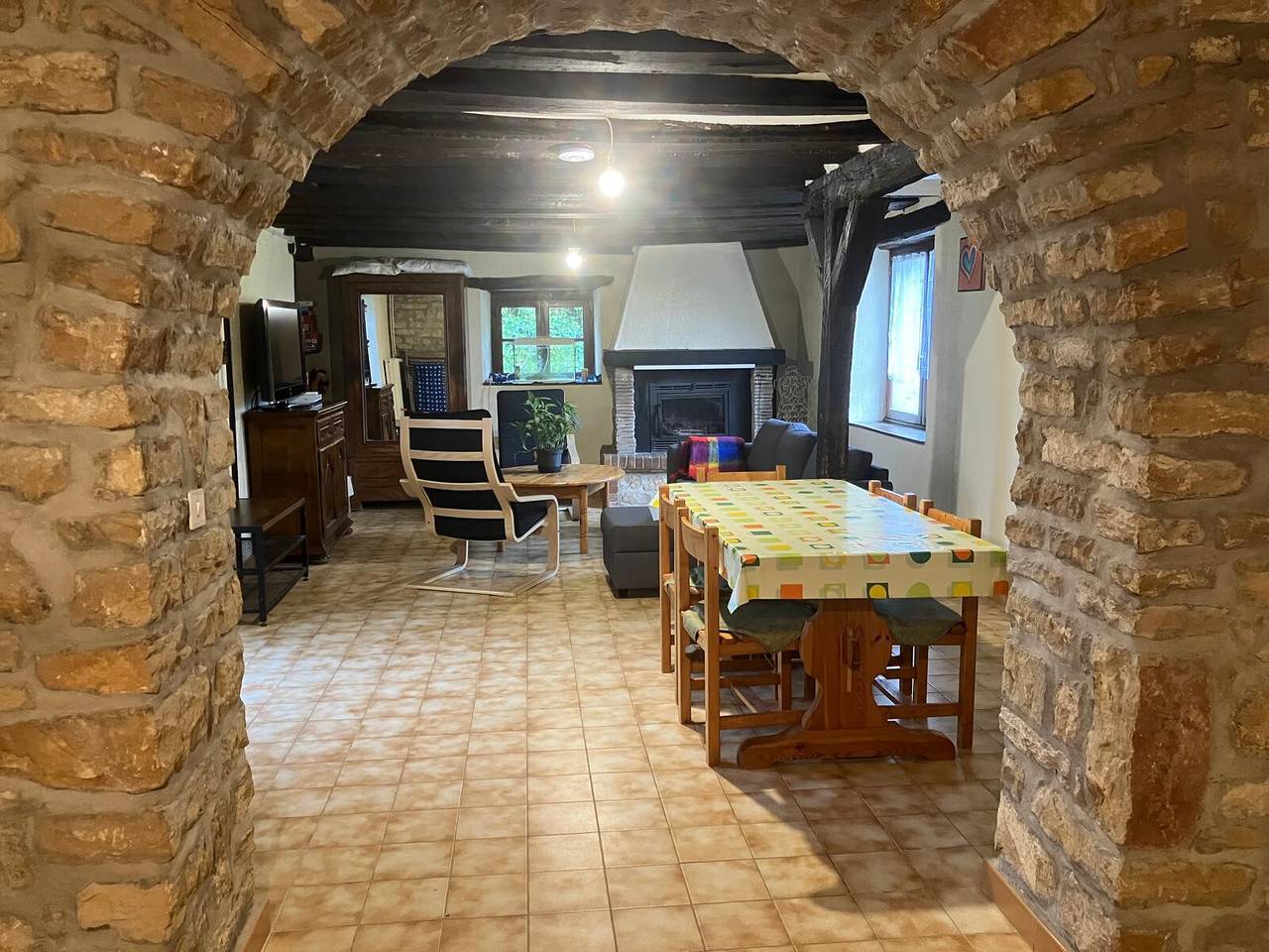 Maison de Vacances 'Gîte Du Poisson Rouge' avec Terrasse Privée et Jardin Commun in Molamboz, Jura