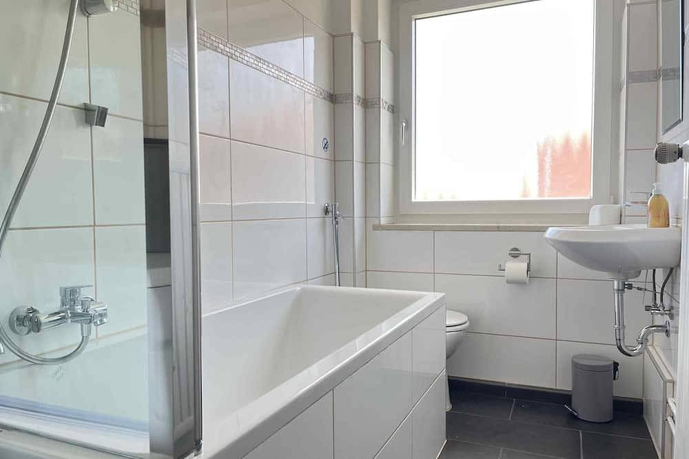 Ganze Wohnung, Moderne Monteurwohnung mit Balkon in Schwandorf, Ostbayern