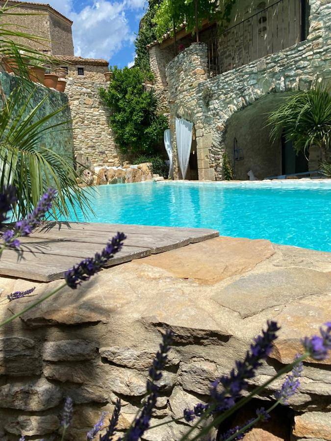 Gîte pour 2 personnes, avec piscine ainsi que vue et terrasse à Saint-Pons-la-Calm - 3