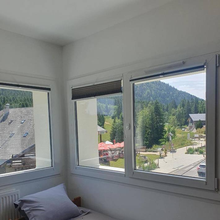 Gîte pour 5 personnes, avec vue et terrasse à Sarcenas - 2